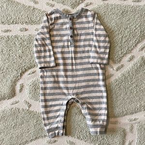 Gymboree Striped Henley Jumpsuit in Gray/Cream - 3-6 Months